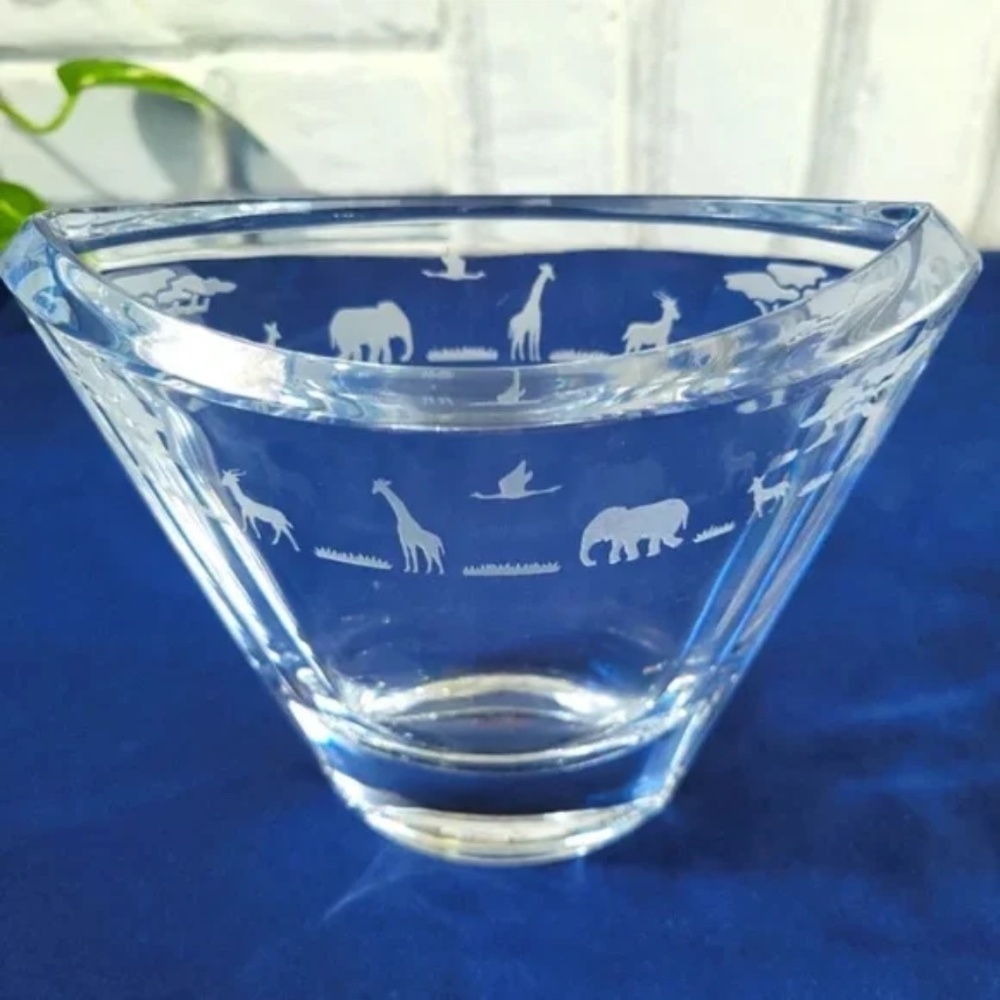 Mikasa Safari Etched Pocket Vase